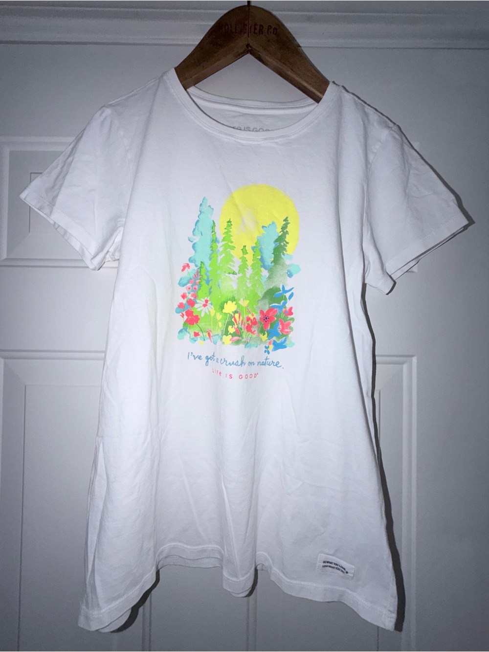 Life is Good White Graphic Tee with Colorful Nature Print. Sz M‎